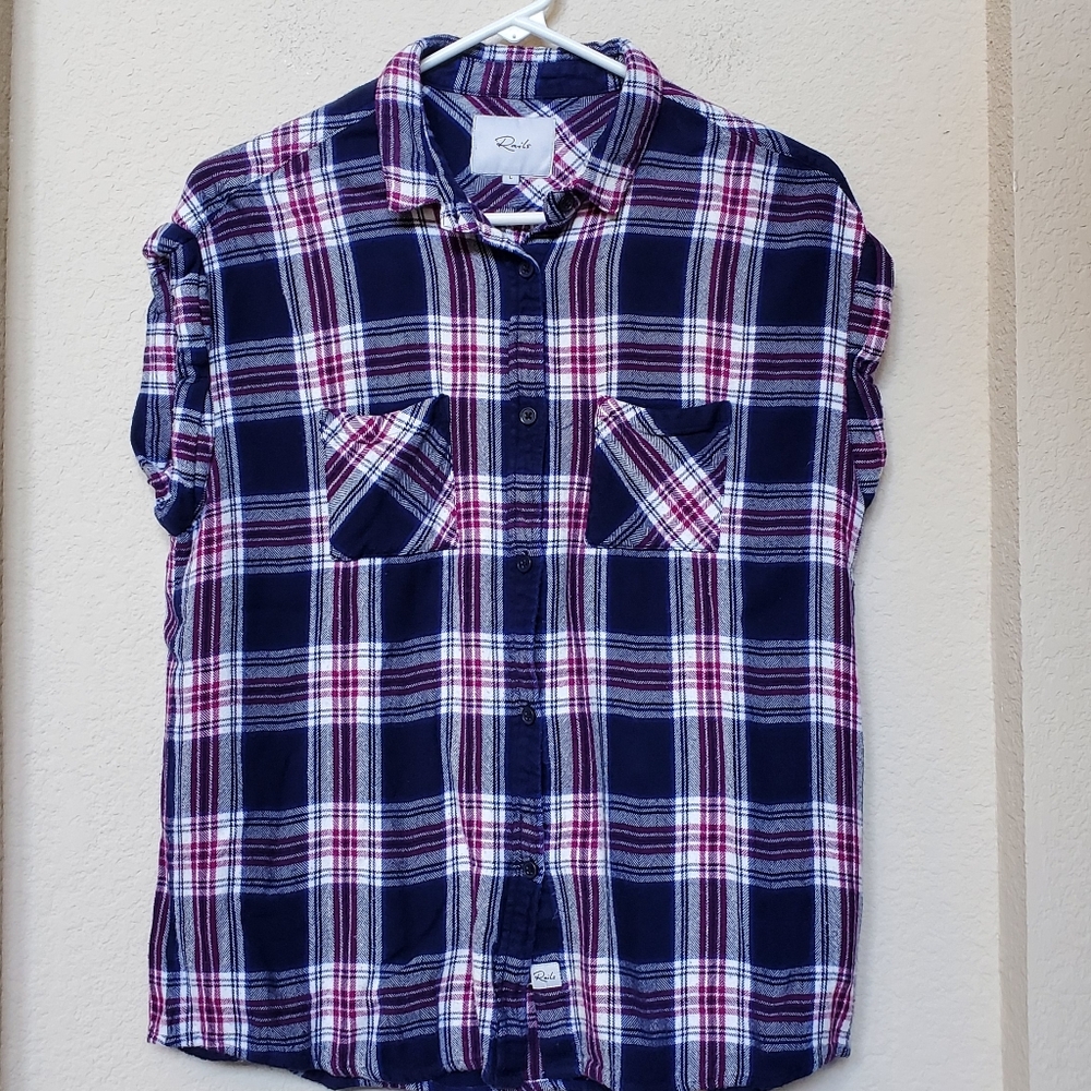 Rails Cuffed Sleeveless Plaid Button-Down Shirt.  Size Large